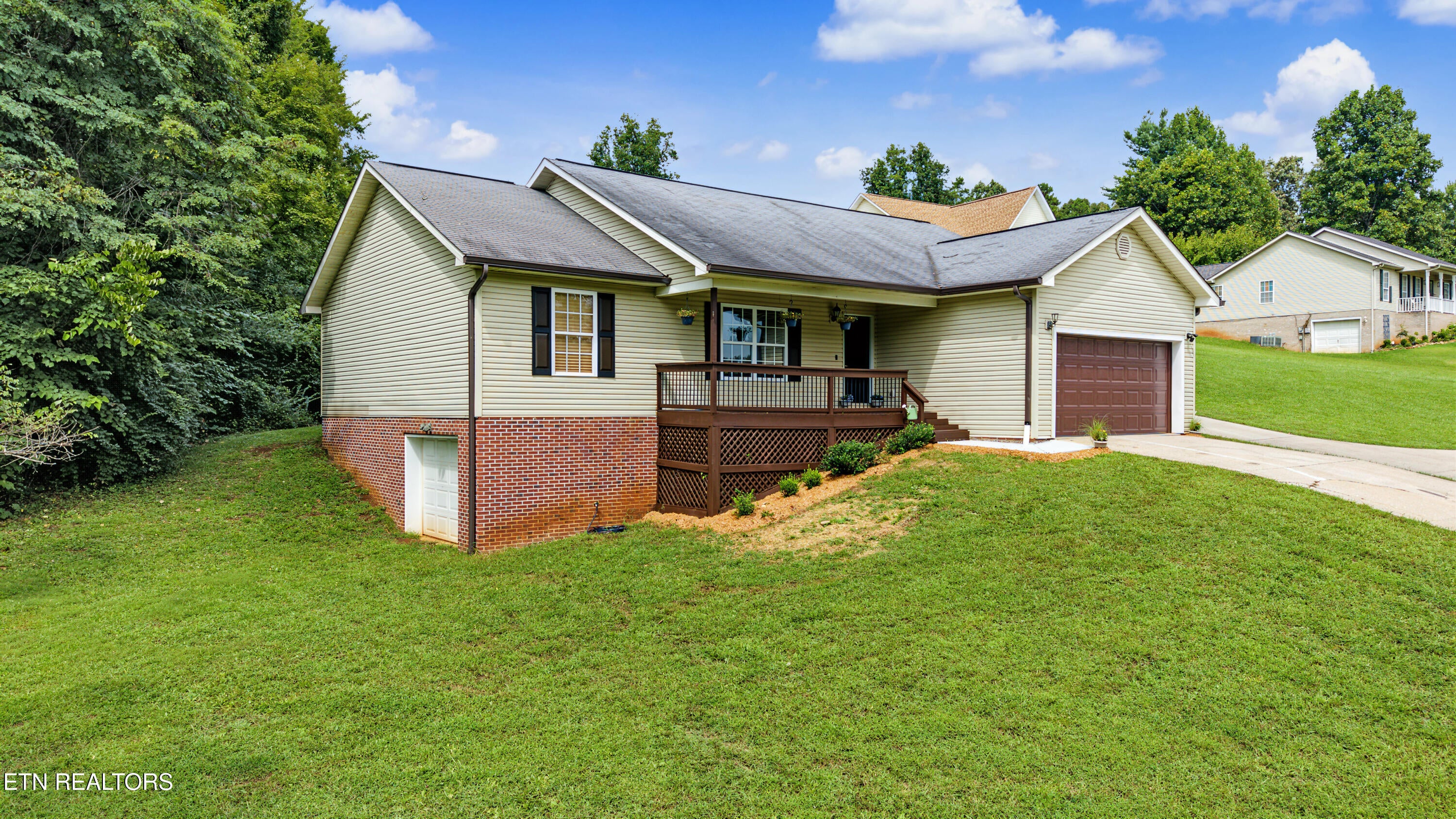 1015 N Old Grey Ridge Rd
