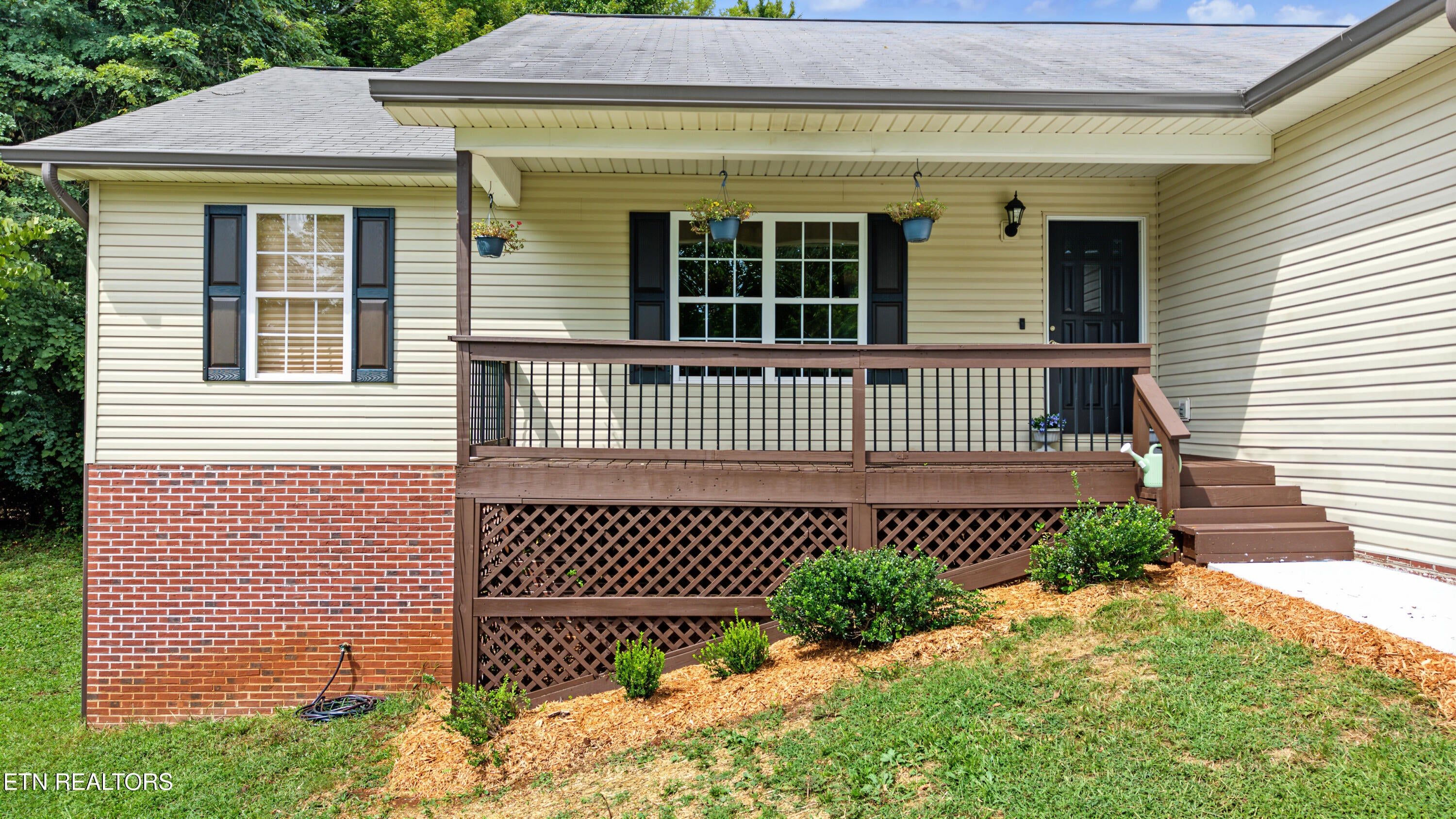1015 N Old Grey Ridge Rd