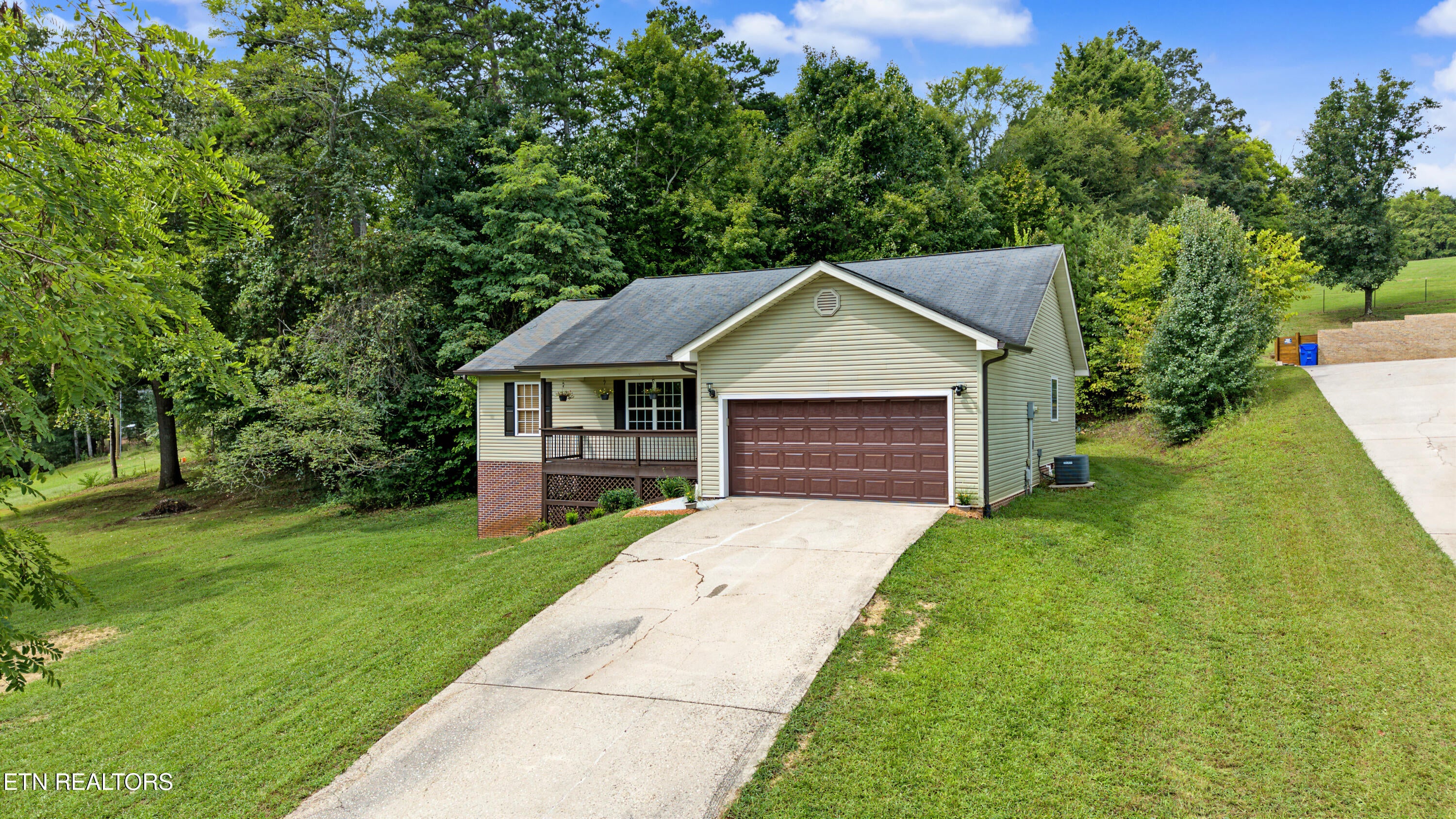 1015 N Old Grey Ridge Rd