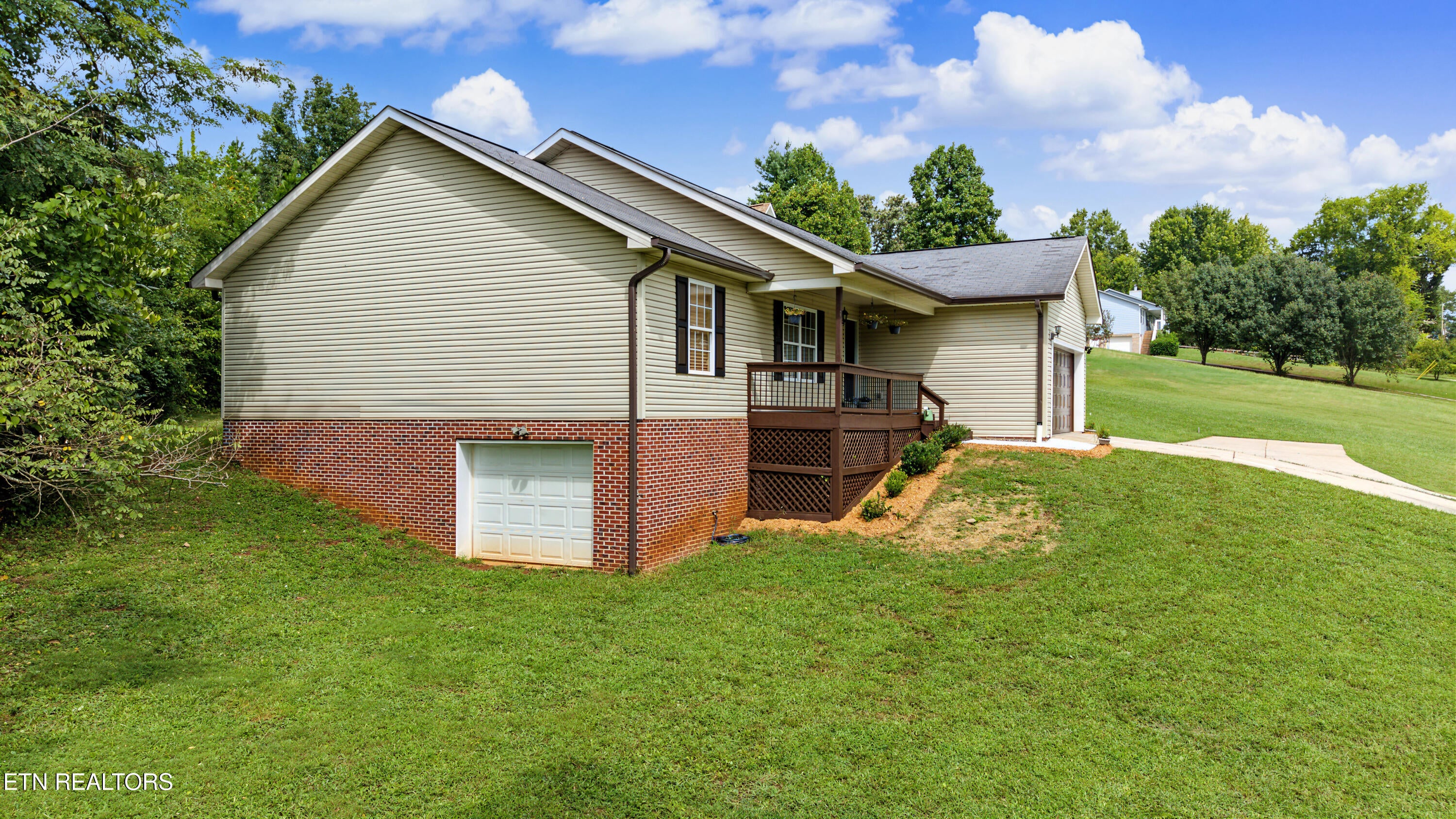 1015 N Old Grey Ridge Rd