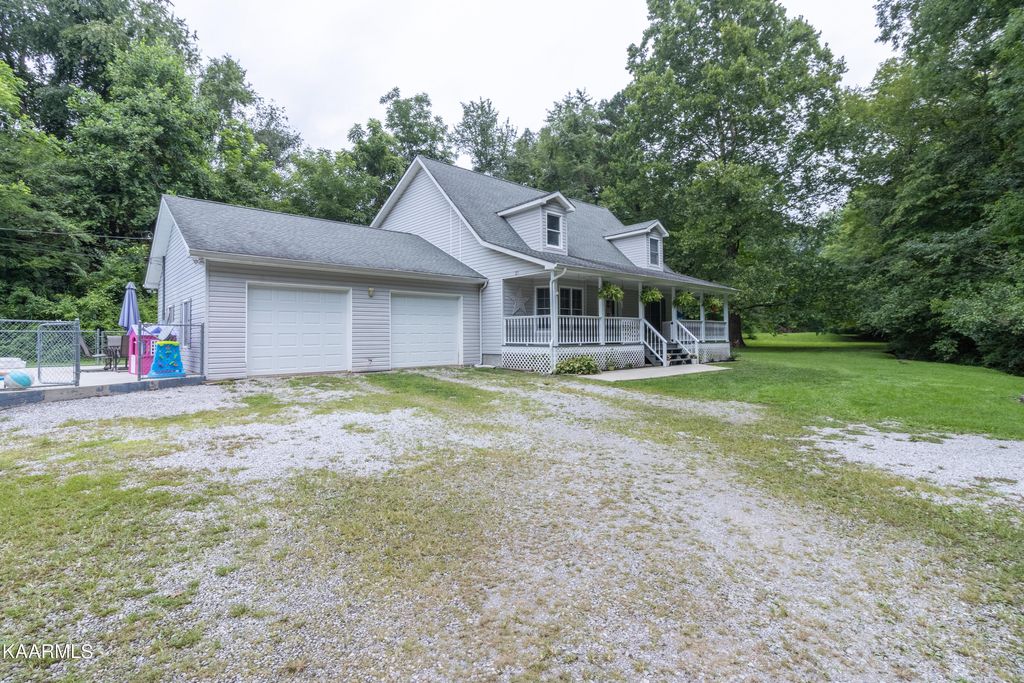 Photo of 121 Clarence Basler Road Rd, Wartburg, TN 37887 (MLS # 1236415)