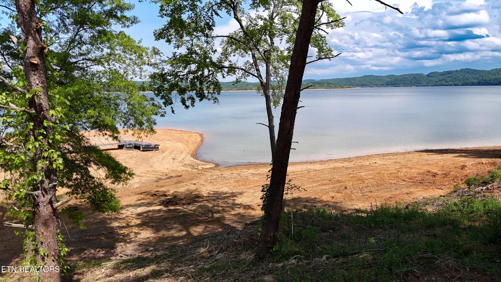 Photo of 35 Quiet Cove Way, Dandridge, TN 37725 (MLS # 1313086)