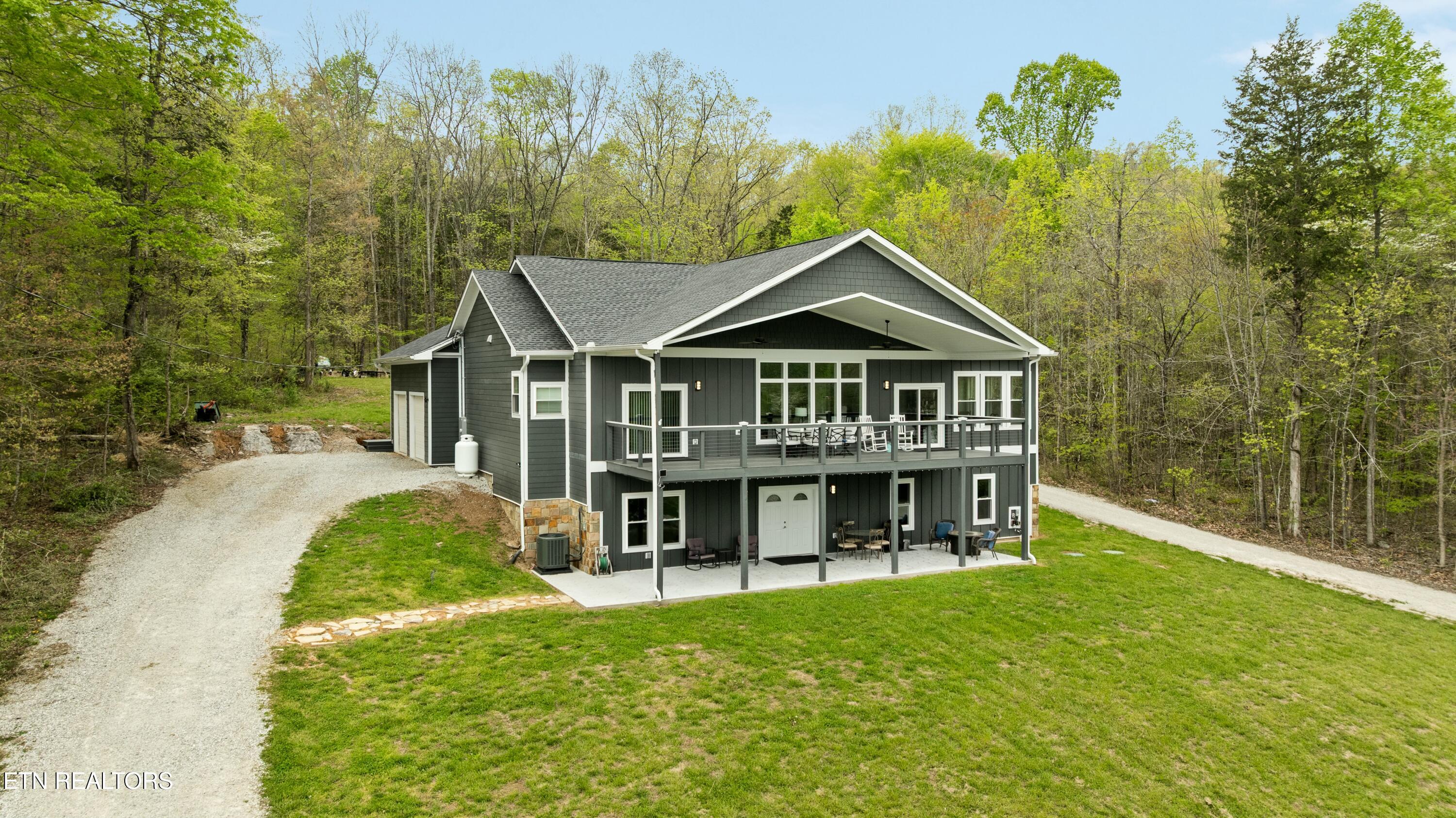 620 E Norris Pointe Rd