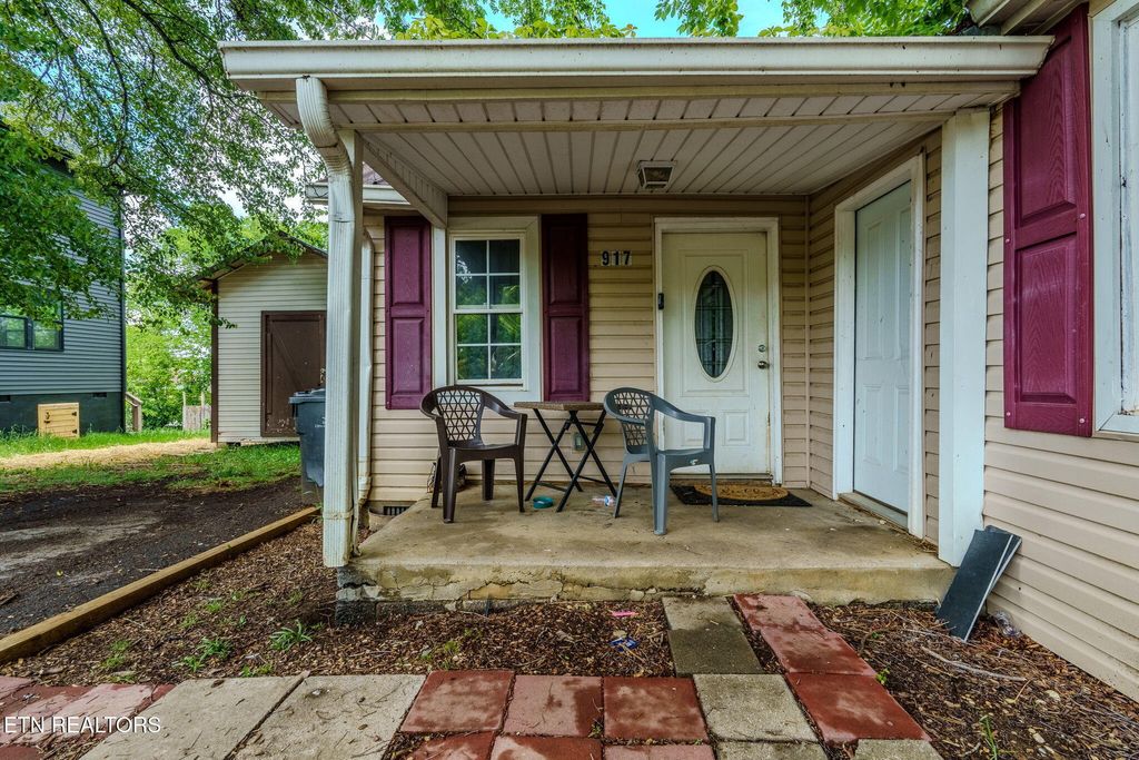 Photo of 917 E Drive E, Knoxville, TN 37920 (MLS # 1338919)