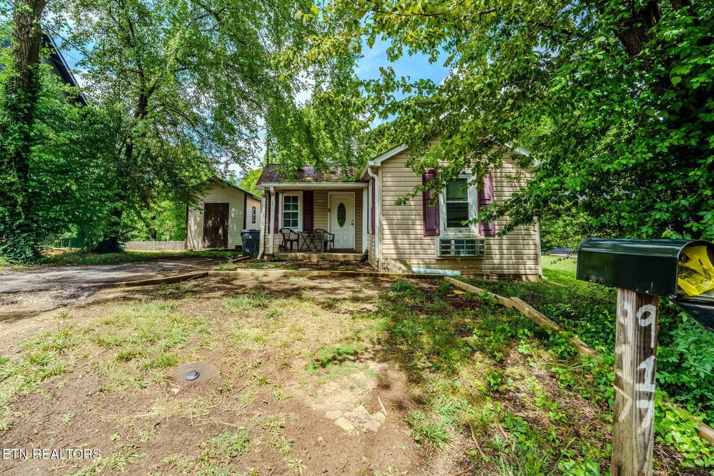 Photo of 917 E Drive E, Knoxville, TN 37920 (MLS # 1338919)