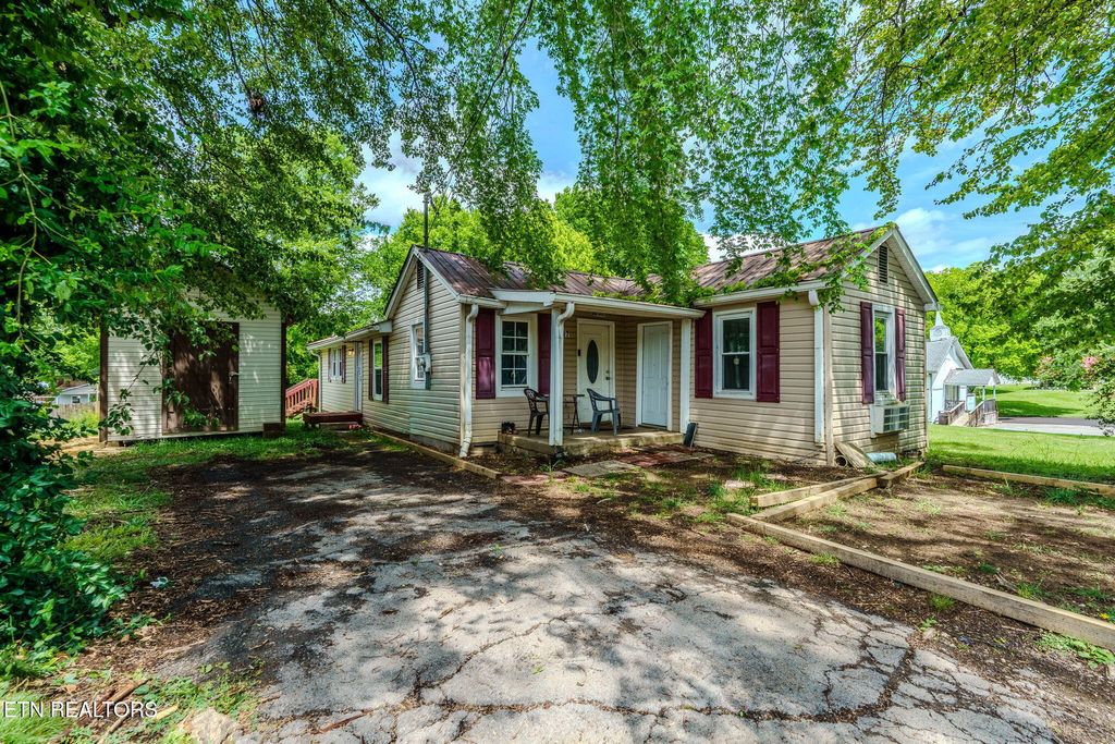 Photo of 917 E Drive E, Knoxville, TN 37920 (MLS # 1338919)
