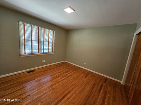 Tiny photo for 899 W Outer Drive, Oak Ridge, TN 37830 (MLS # 1319142)