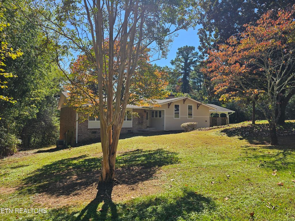 Photo of 899 W Outer Drive, Oak Ridge, TN 37830 (MLS # 1319142)