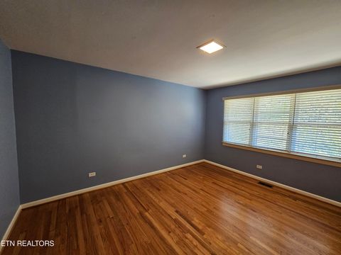 Tiny photo for 899 W Outer Drive, Oak Ridge, TN 37830 (MLS # 1319142)