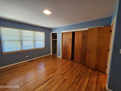 Tiny photo for 899 W Outer Drive, Oak Ridge, TN 37830 (MLS # 1319142)