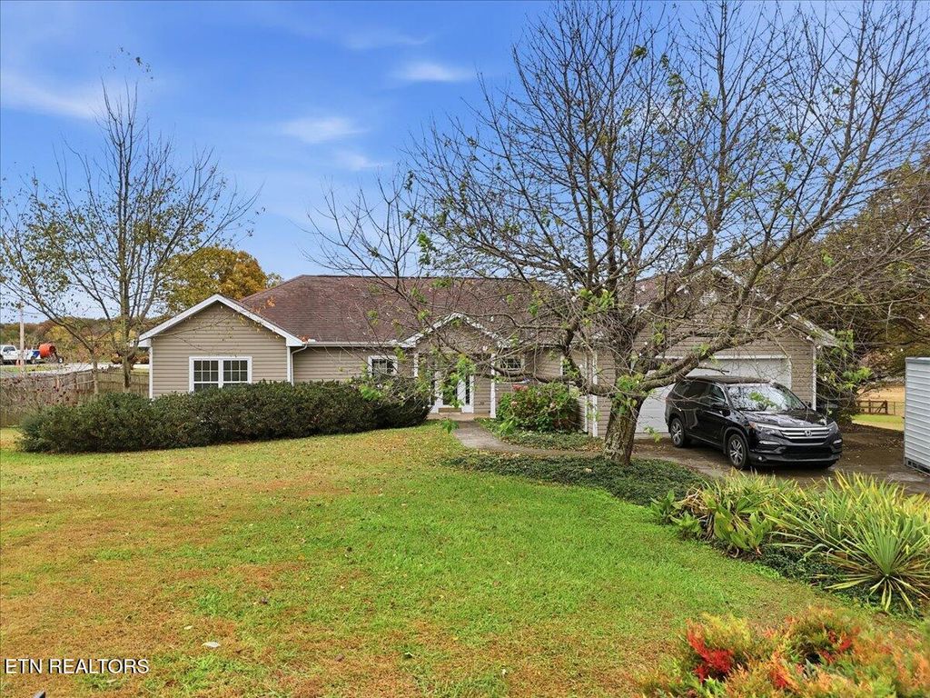 Photo of 103 Indian Shores Overlook, Dandridge, TN 37725 (MLS # 1320564)