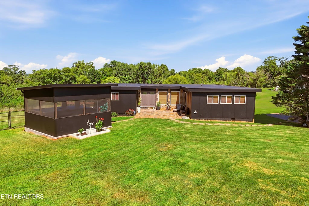 Photo of 683 Clearview Drive, Maryville, TN 37801 (MLS # 1353122)