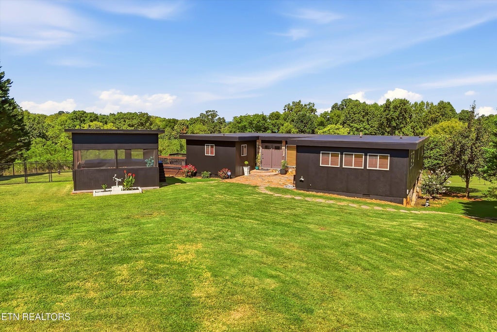 Photo of 683 Clearview Drive, Maryville, TN 37801 (MLS # 1353122)