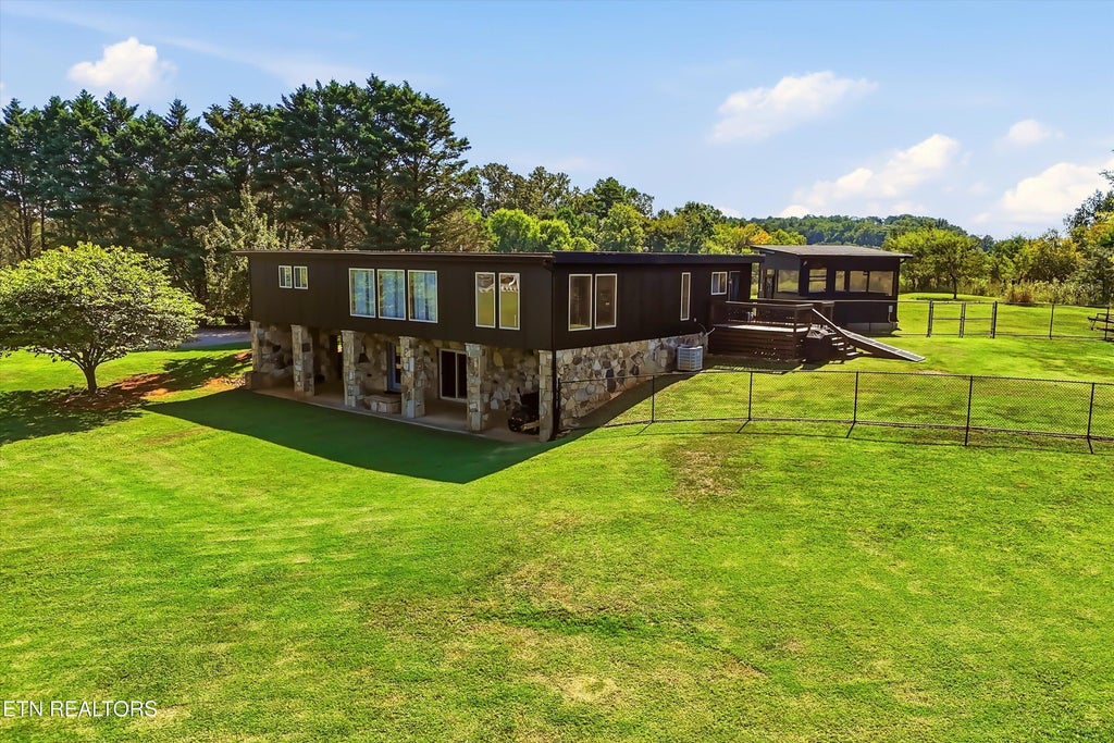 Photo of 683 Clearview Drive, Maryville, TN 37801 (MLS # 1353122)