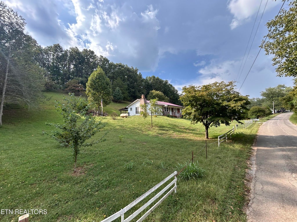 Photo of 1926 Newman Hollow Rd, Bean Station, TN 37708 (MLS # 1350570)