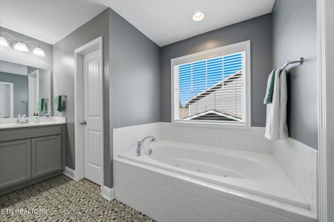 Tiny photo for 118 Fallberry St, Oak Ridge, TN 37830 (MLS # 1353501)