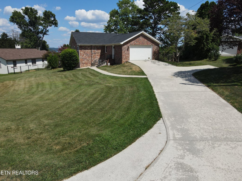 Photo of 347 Mahogany St, Spring City, TN 37381 (MLS # 1274044)