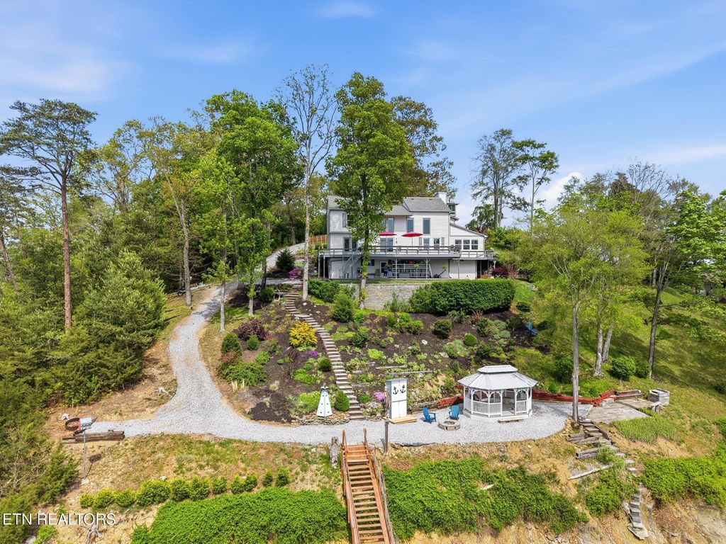 Photo of 692 Turtle Pointe Rd, Bean Station, TN 37708 (MLS # 1337128)