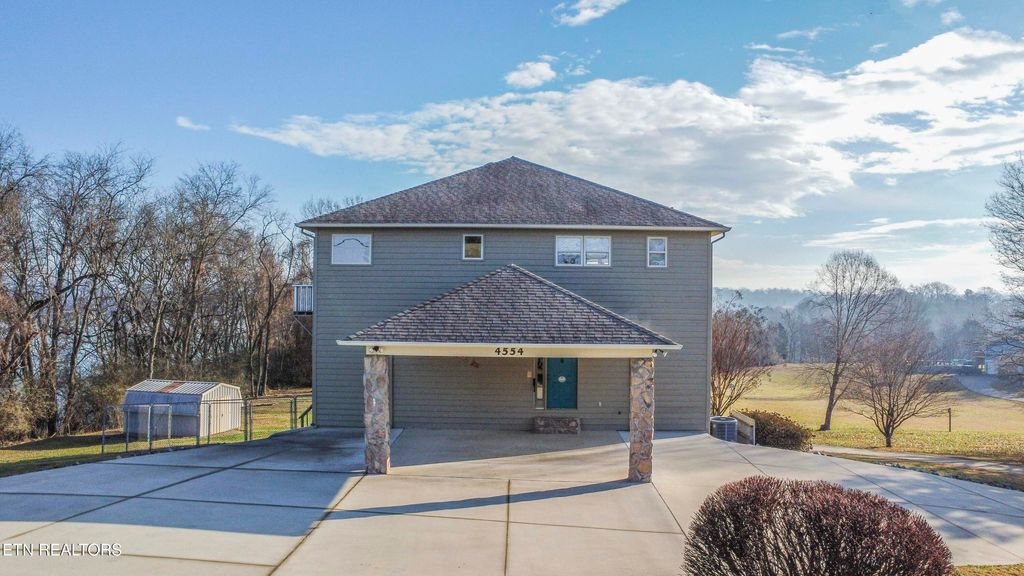 Photo of 4554 Gravelly Hills Rd, Louisville, TN 37777 (MLS # 1327524)