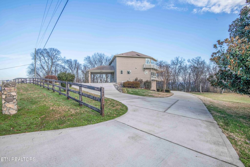 Photo of 4554 Gravelly Hills Rd, Louisville, TN 37777 (MLS # 1327524)