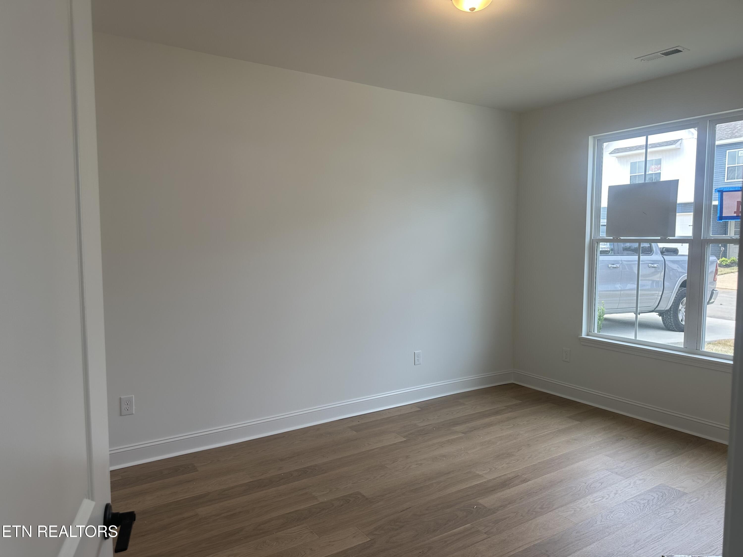 1808 Lateglow Way