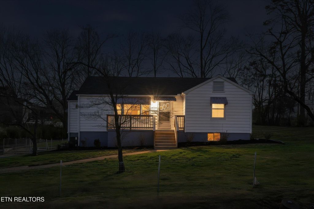 Photo of 1106 Bradshaw Garden Drive, Knoxville, TN 37912 (MLS # 1331712)