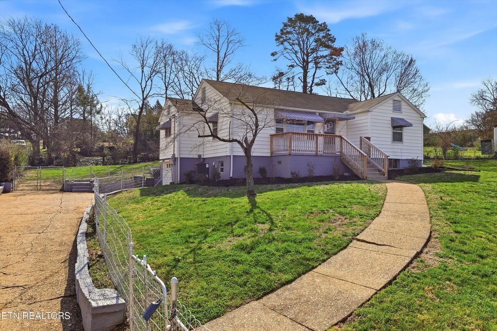 Photo of 1106 Bradshaw Garden Drive, Knoxville, TN 37912 (MLS # 1331712)
