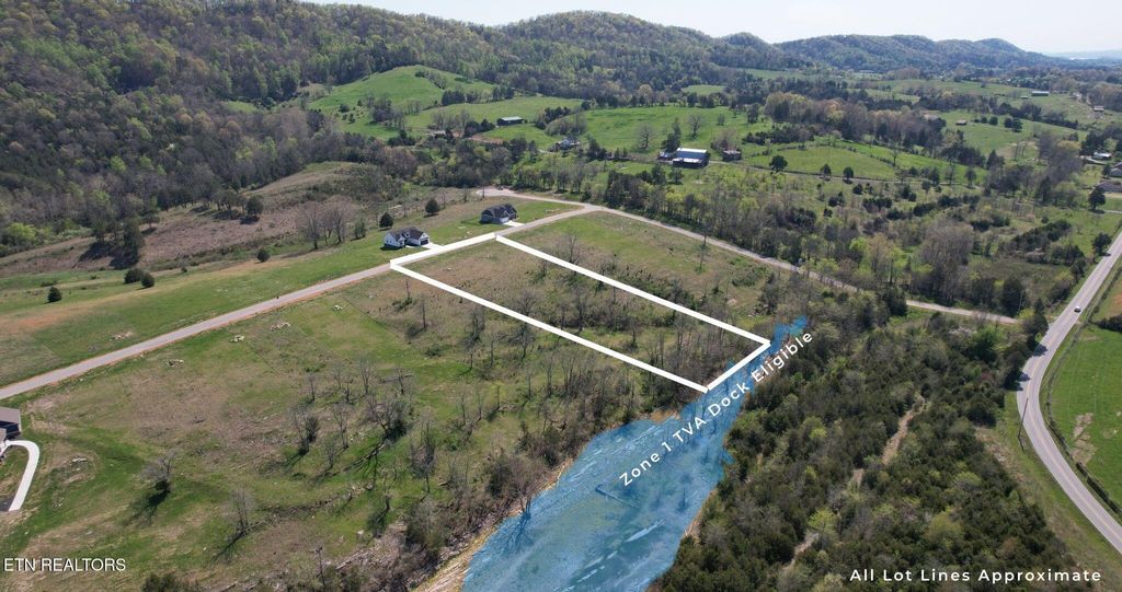 Photo of 106 Waterfront Knoll Rd, Sharps Chapel, TN 37866 (MLS # 1333412)