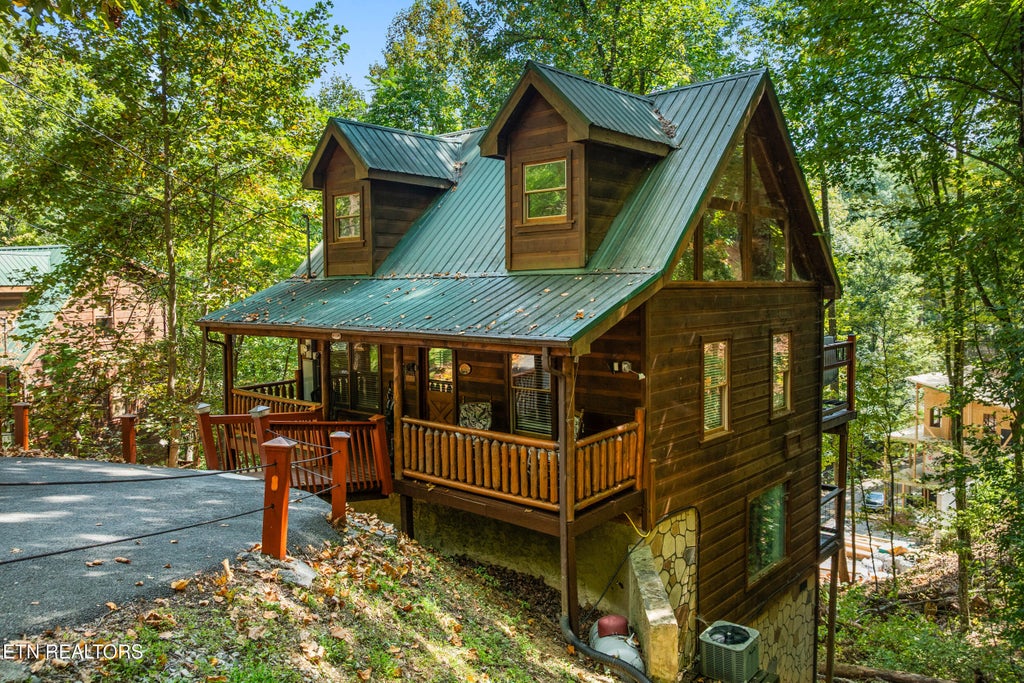 Photo of 2404 Balsam Circle, Sevierville, TN 37876 (MLS # 1356325)