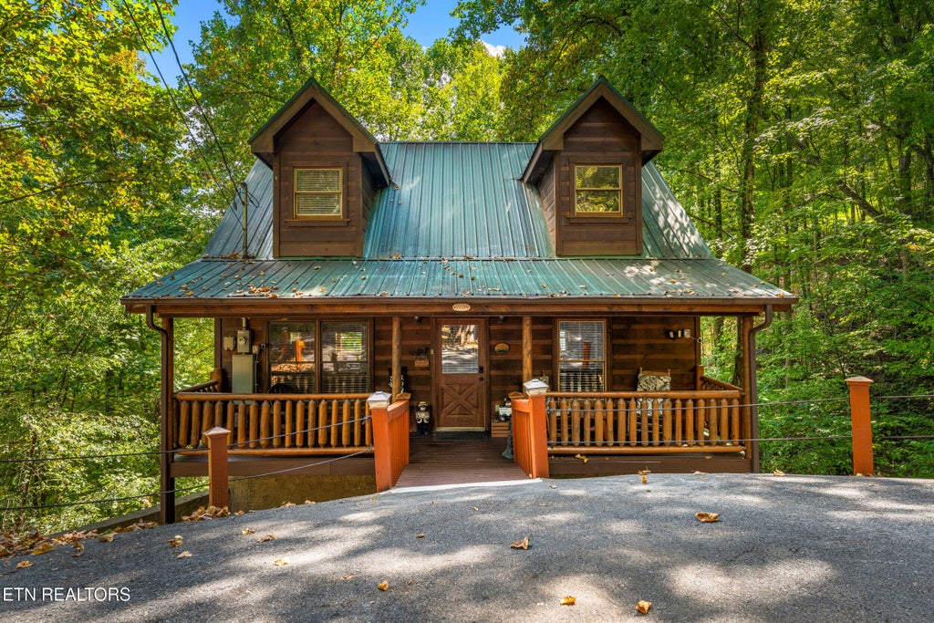 Photo of 2404 Balsam Circle, Sevierville, TN 37876 (MLS # 1356325)