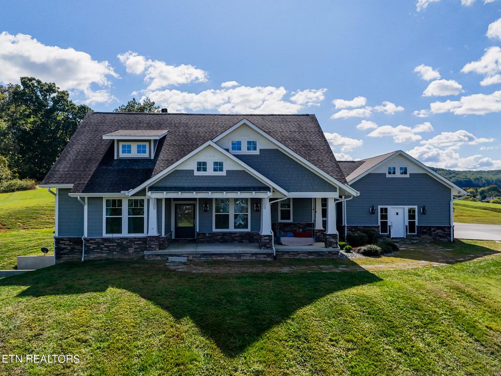 Photo of 195 Starrett St, Sweetwater, TN 37874 (MLS # 1280375)