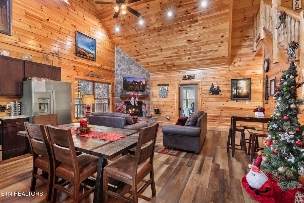 Photo of 304 City View Way, Pigeon Forge, TN 37863 (MLS # 1322544)