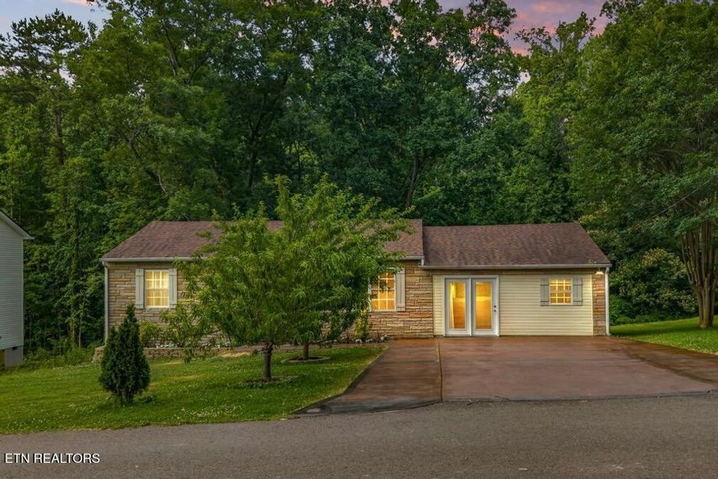 Photo of 1814 Fenwood Drive, Knoxville, TN 37918 (MLS # 1345864)