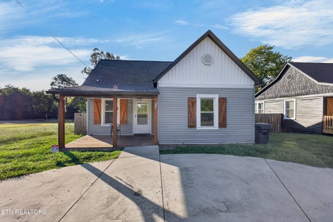 Photo of 929 Maryville Pike, Knoxville, TN 37920 (MLS # 1354909)