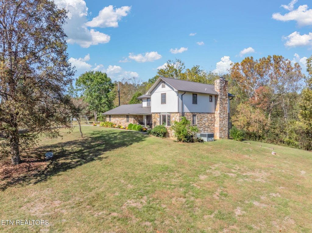 Photo of 1423 Hopewell Rd, Knoxville, TN 37920 (MLS # 1318978)