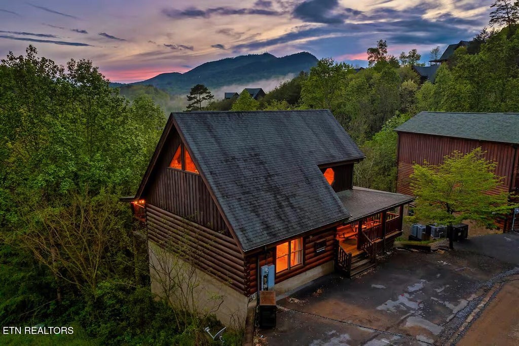 Photo of 2140 Bear Haven Way, Sevierville, TN 37876 (MLS # 1356702)