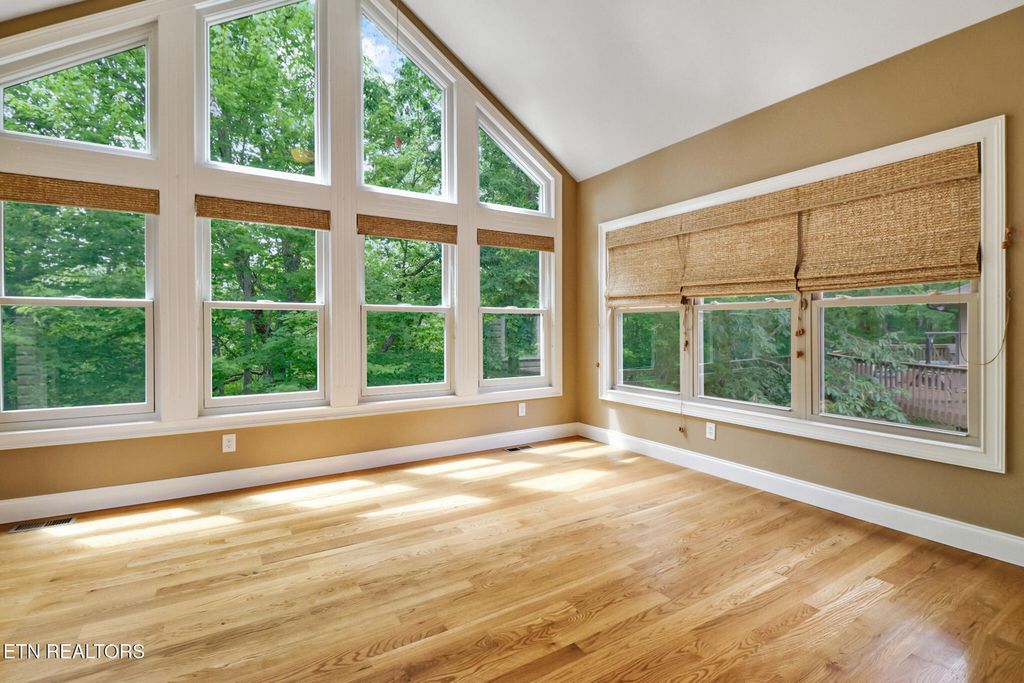 Photo of 124 Lynhurst Drive, Crossville, TN 38558 (MLS # 1290141)