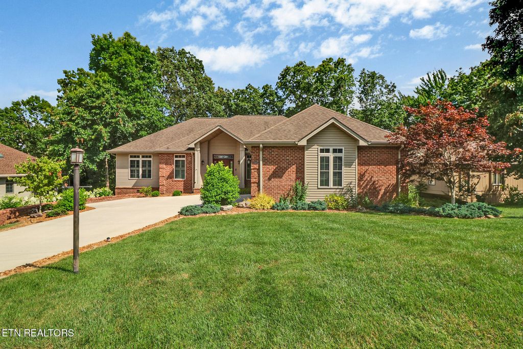 Photo of 124 Lynhurst Drive, Crossville, TN 38558 (MLS # 1290141)