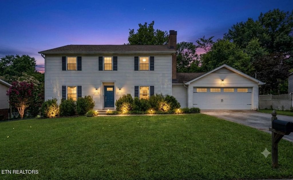 Photo of 609 Fernwood Rd, Knoxville, TN 37923 (MLS # 1348533)