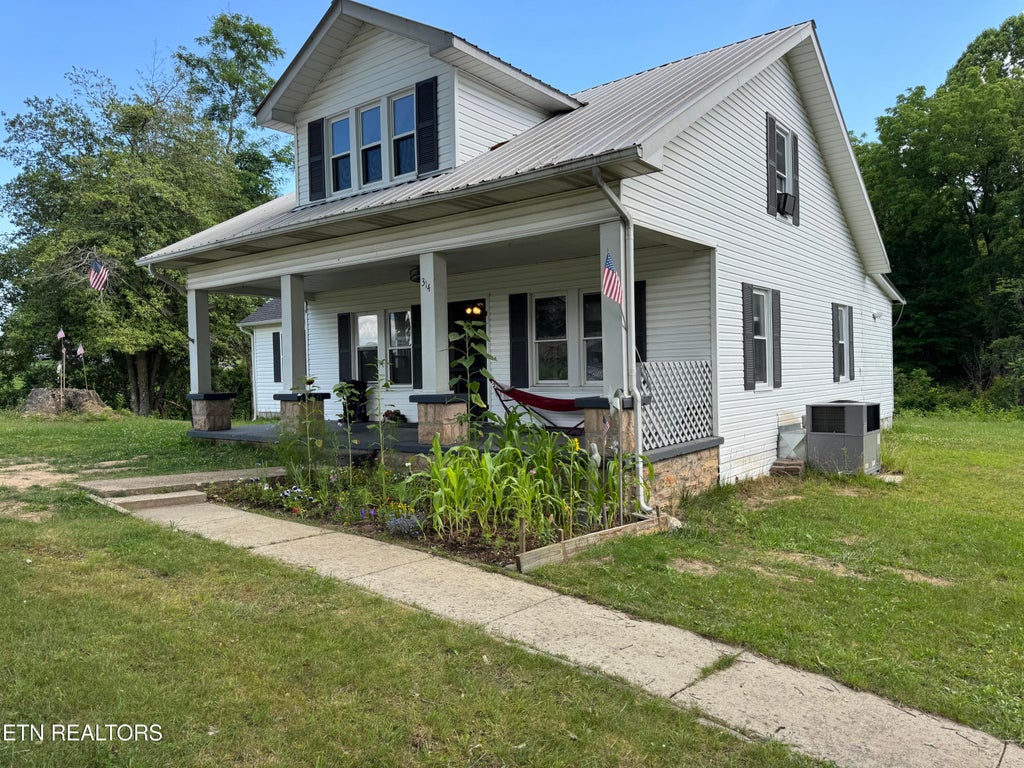 Photo of 314316 Wheeler Ave, Jamestown, TN 38556 (MLS # 1345921)