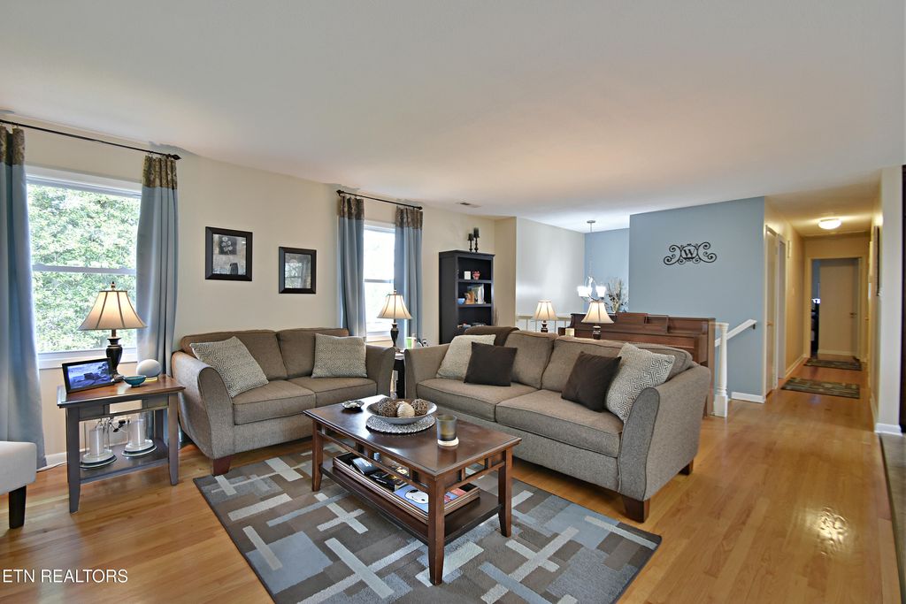 Photo of 509 E Meadecrest Drive, Knoxville, TN 37923 (MLS # 1336837)