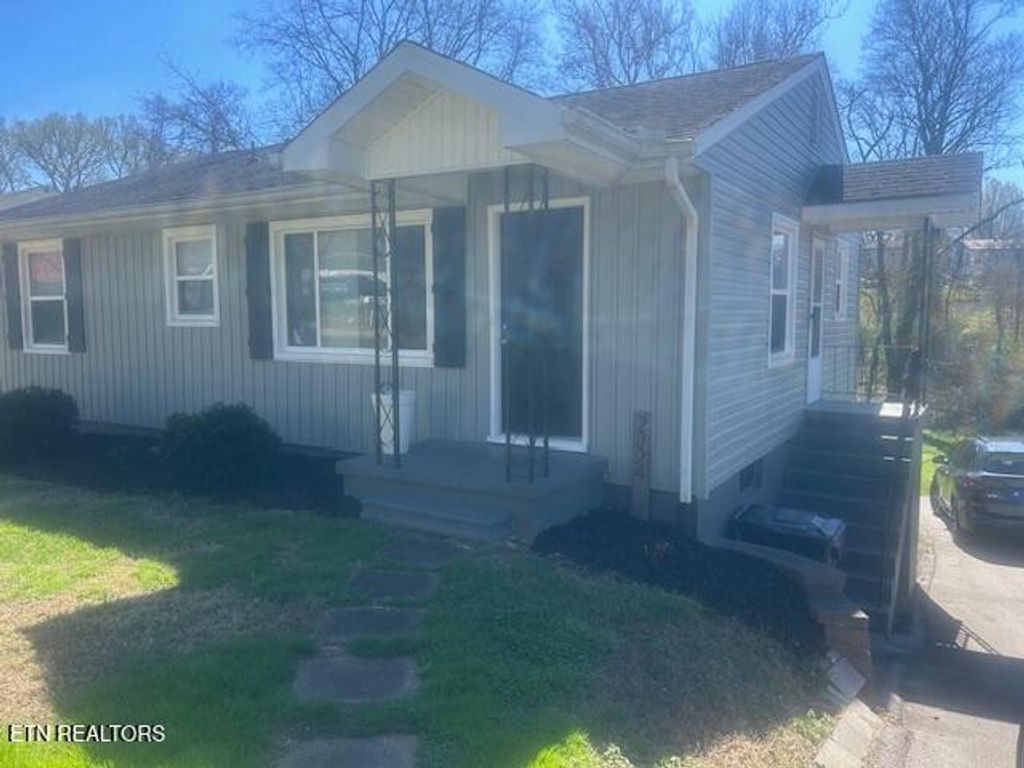Photo of 2324 Peachtree St, Knoxville, TN 37920 (MLS # 1332015)