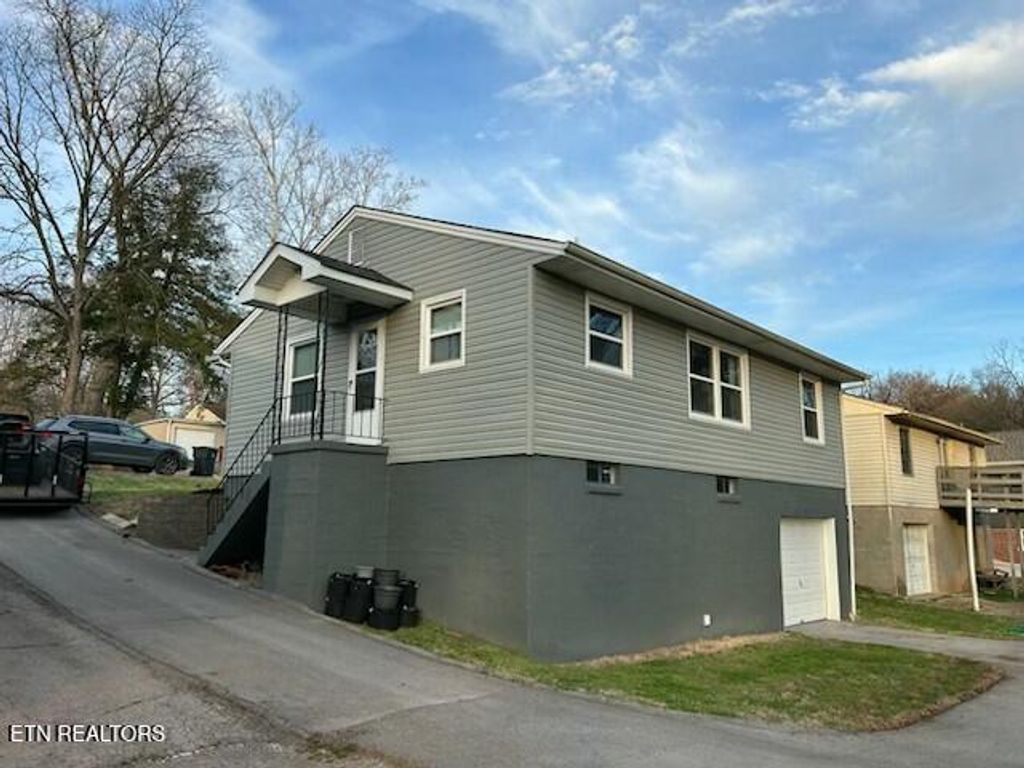 Photo of 2324 Peachtree St, Knoxville, TN 37920 (MLS # 1332015)