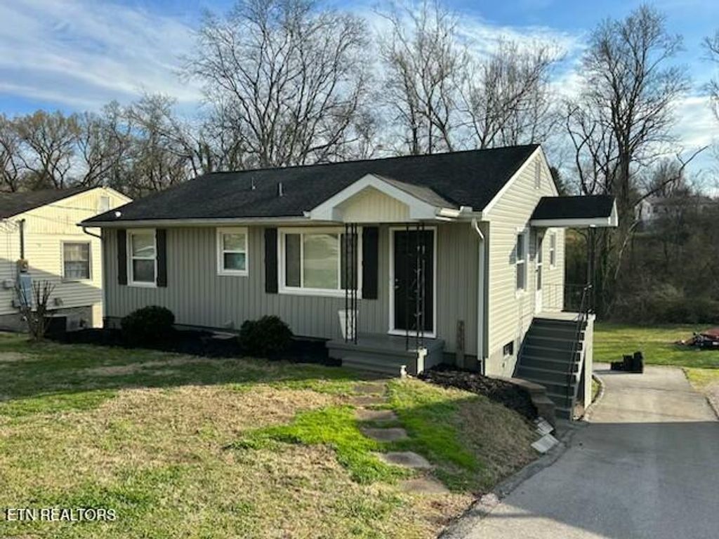 Photo of 2324 Peachtree St, Knoxville, TN 37920 (MLS # 1332015)