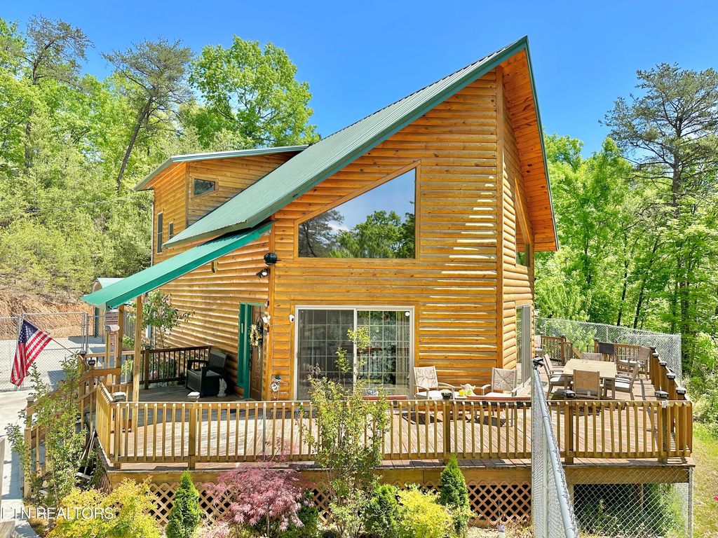 Photo of 3315 Leonard Huskey Lane, Pigeon Forge, TN 37863 (MLS # 1274905)