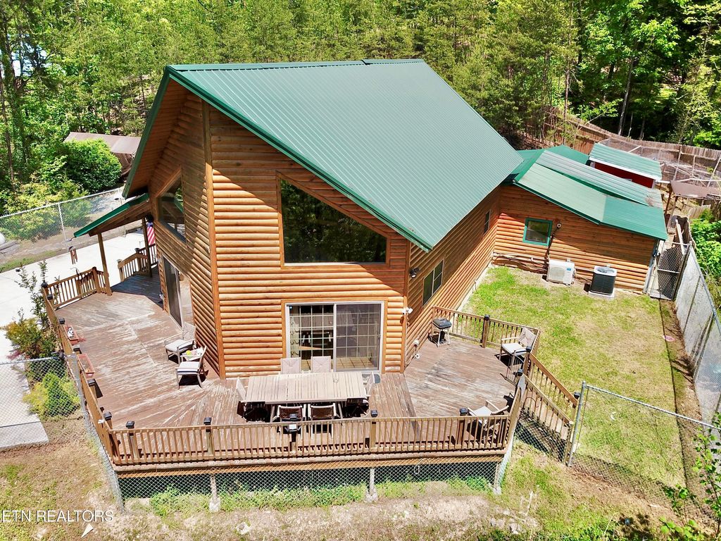 Photo of 3315 Leonard Huskey Lane, Pigeon Forge, TN 37863 (MLS # 1274905)