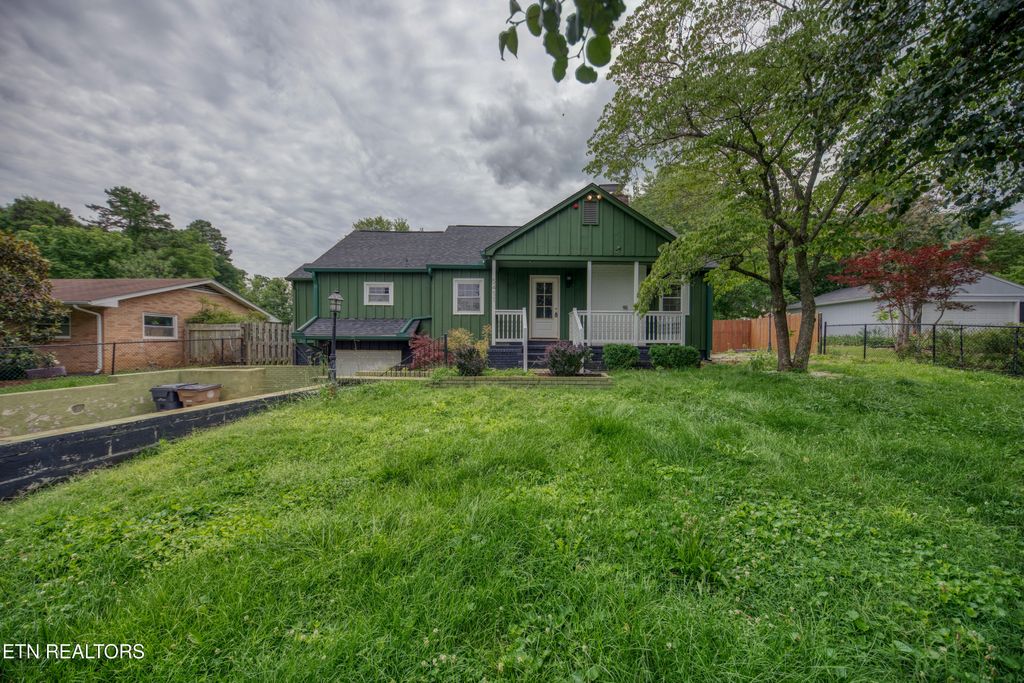Photo of 5411 Villa Rd, Knoxville, TN 37918 (MLS # 1345162)