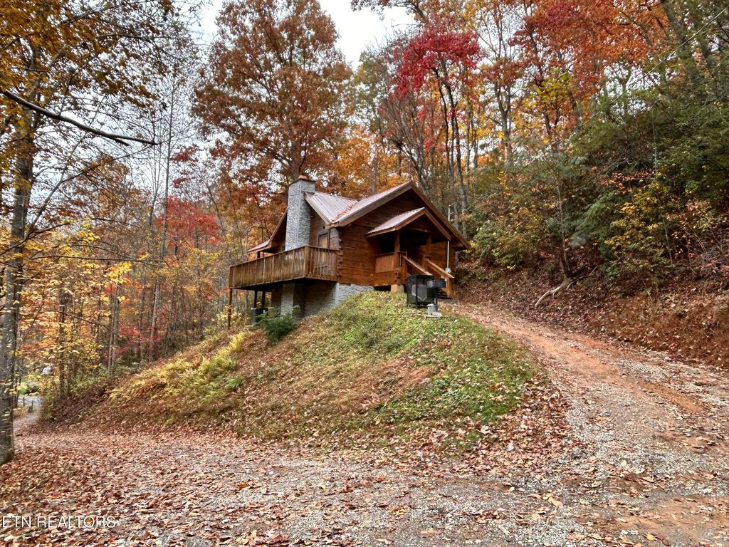 Photo of 804 Willow Brook Way, Gatlinburg, TN 37738 (MLS # 1310979)