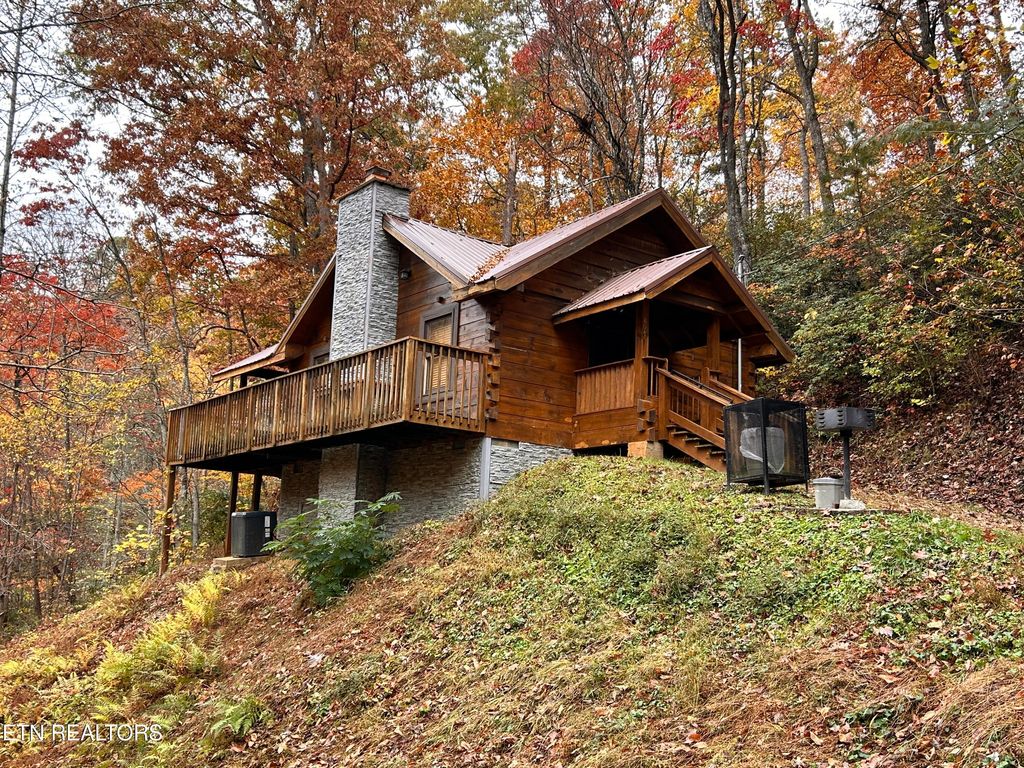 Photo of 804 Willow Brook Way, Gatlinburg, TN 37738 (MLS # 1310979)