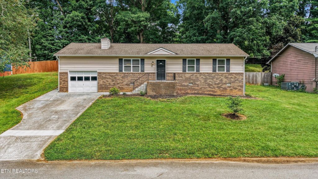 Photo of 10725 Bell Valley Drive, Knoxville, TN 37934 (MLS # 1345032)